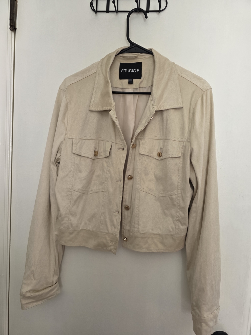 Studio F Women’s Size 8 Beige Faux Suede Cropped Utility Jacket Gold Buttons